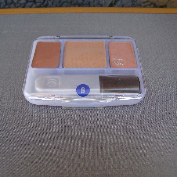 NEW CoverGirl TRU Cheeks Blush - Picture 2 of 4